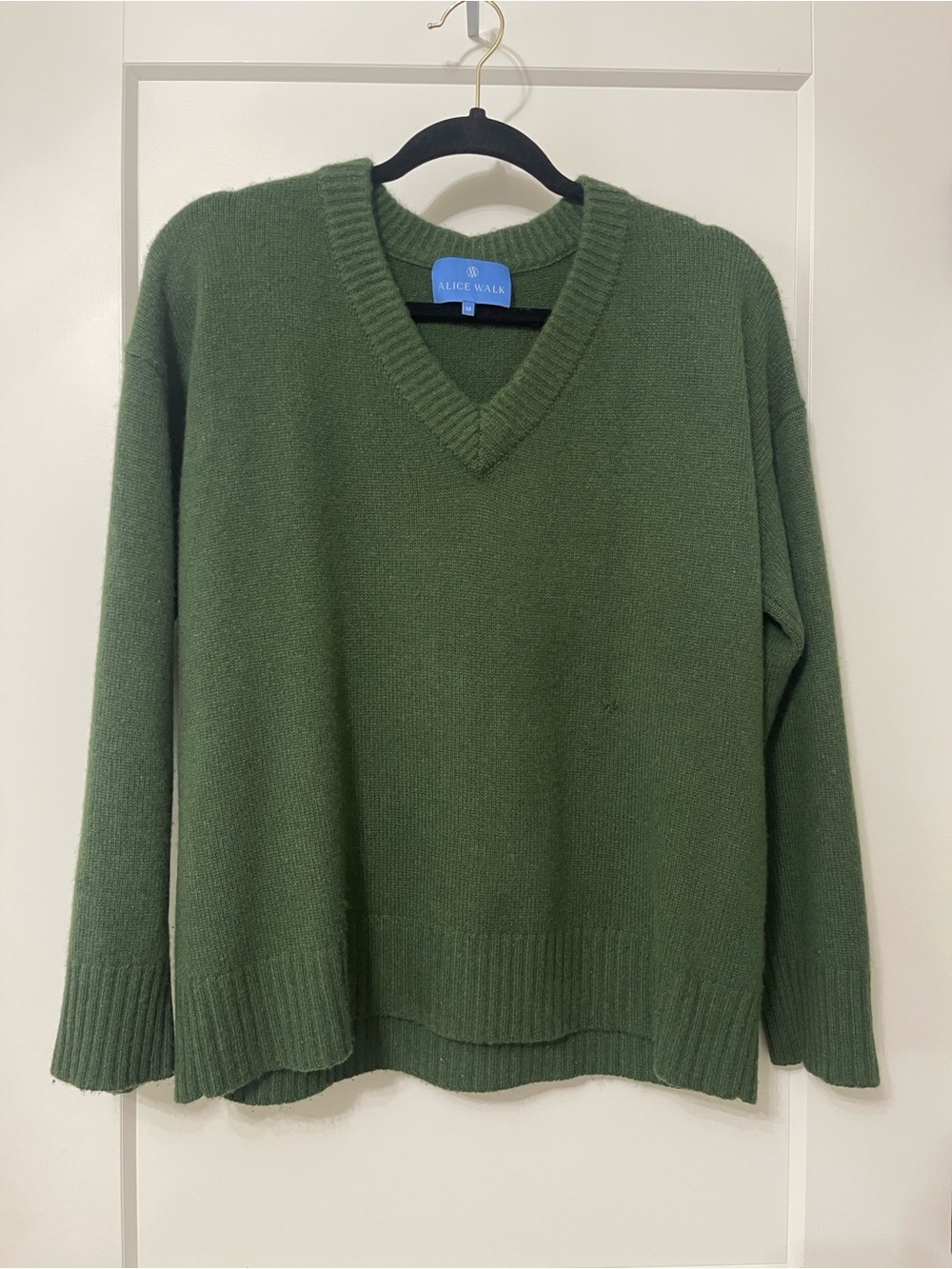 Alice Walk Forest Green V-Neck Cashmere Sweater FLAW